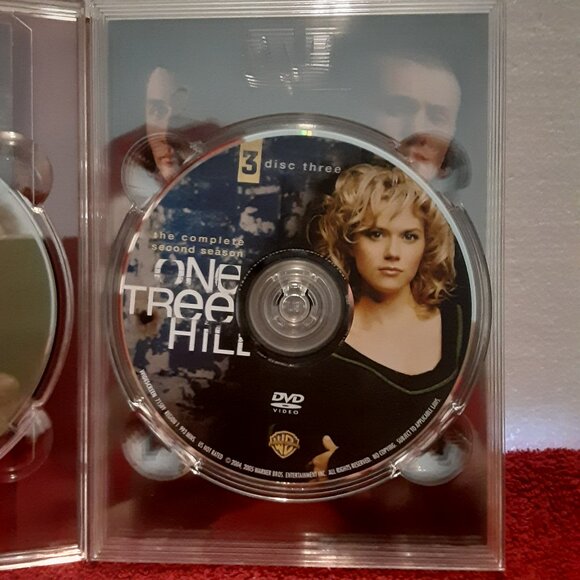 One Tree Hill – Season 2 – (DVD) - Picture 8 of 11